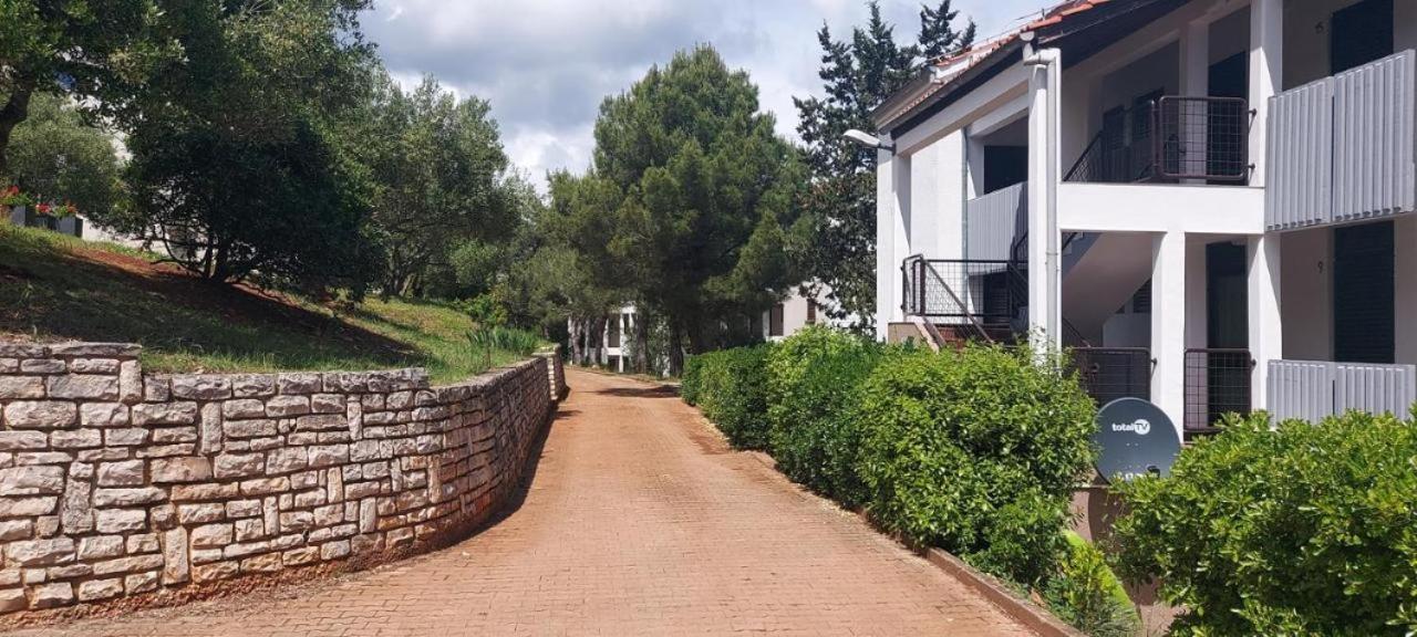 Studio Apartment Jadranko Duga Uvala Krnica Esterno foto
